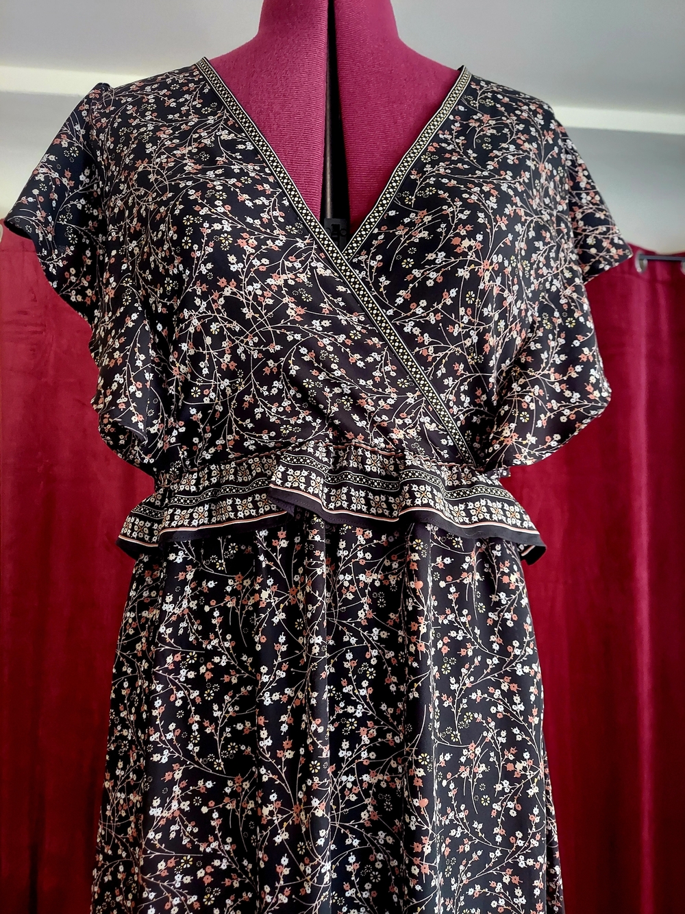 Max Studio Black Floral Maxi Dress - Sz. L